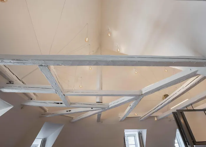 דירה Unique W Exposed Beams Next To Tivoli *