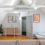Unique W Exposed Beams Next To Tivoli Lejlighed