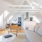 Unique W Exposed Beams Next To Tivoli Apartmán