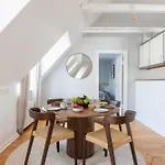 Apartmán Unique W Exposed Beams Next To Tivoli *