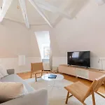 Unique W Exposed Beams Next To Tivoli Apartmán
