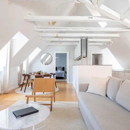 Unique W Exposed Beams Next To Tivoli Lejlighed