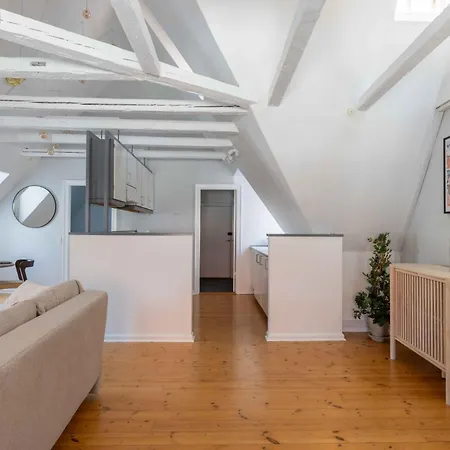 Lejlighed Unique W Exposed Beams Next To Tivoli